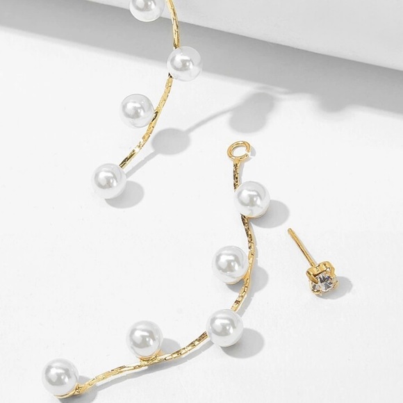 3/$30 💛 Long Rhinestone Faux Pearl Earrings - Picture 4 of 4